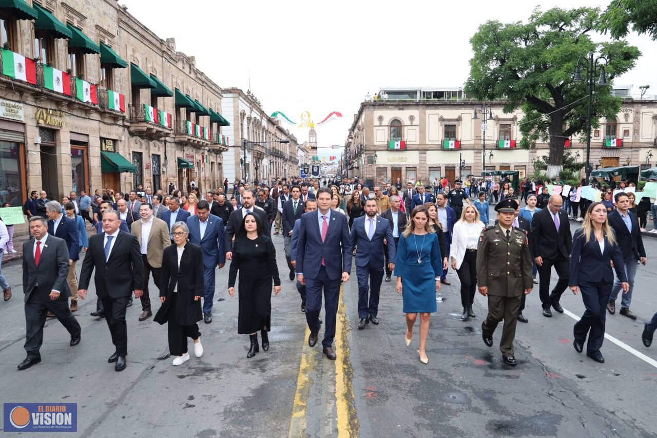 Alfonso Martínez encabeza colocación del programa de Fiestas Patrias en Bando Solemne