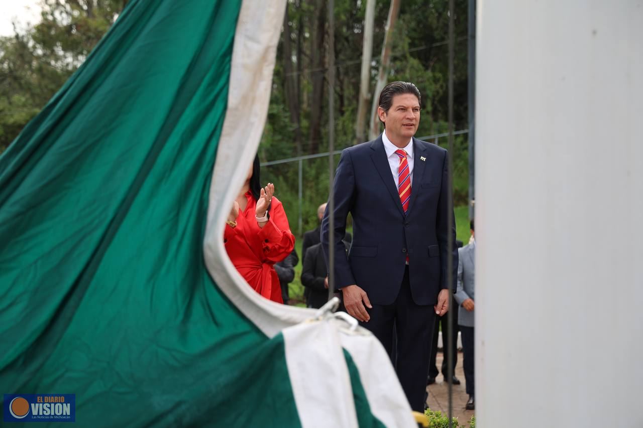 Con Izamiento de Bandera, Alfonso Martínez da incio a fiestas patrias en Morelia