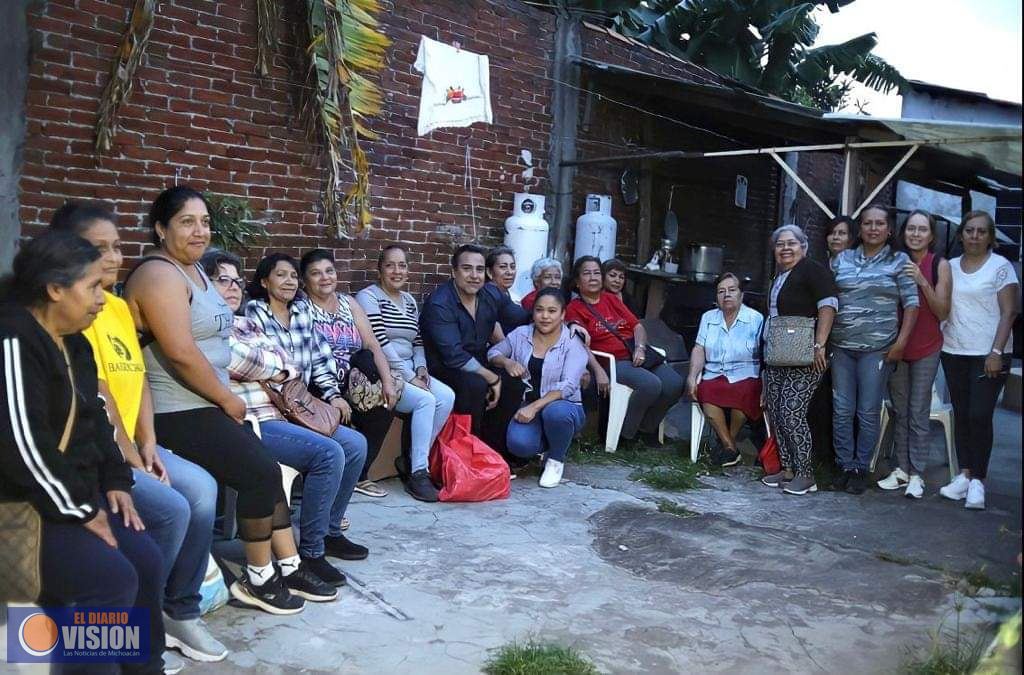 Marco Trejo, recorre diversas colonias de Uruapan, para conocer sus necesidades 