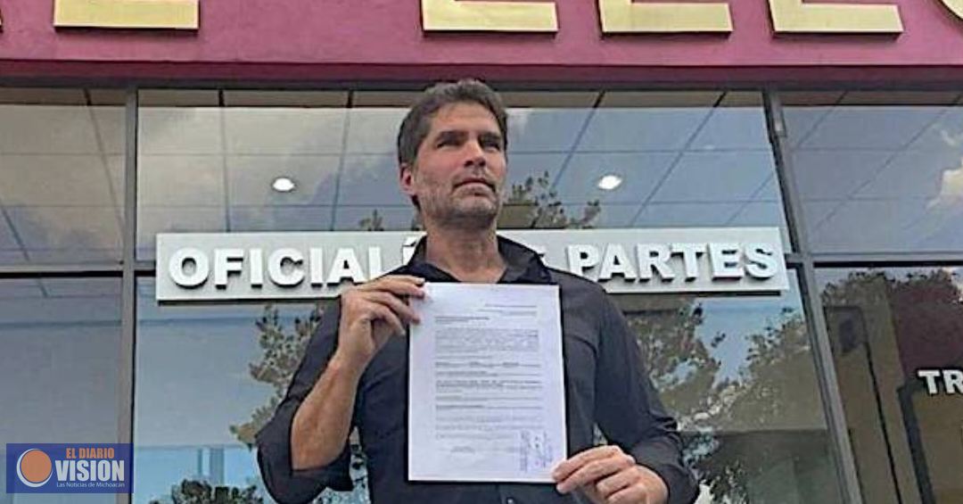 Eduardo Verástegui, se registra ante el INE como candidato independiente a la presidencia de México