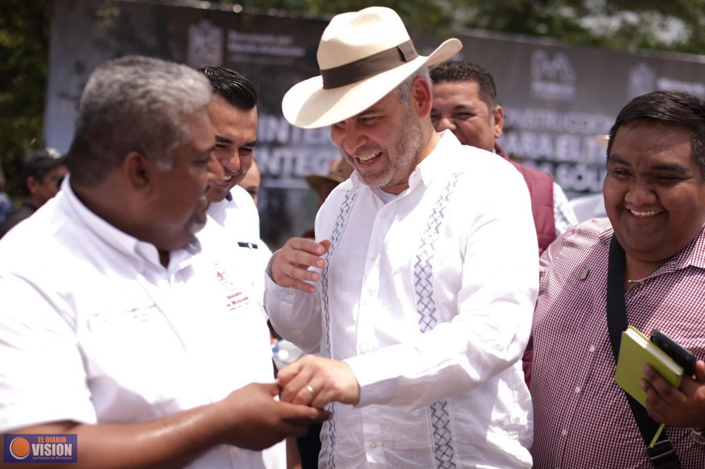 Bedolla inicia reconstrucción del centro para manejo de basura de Coahuayana y Aquila