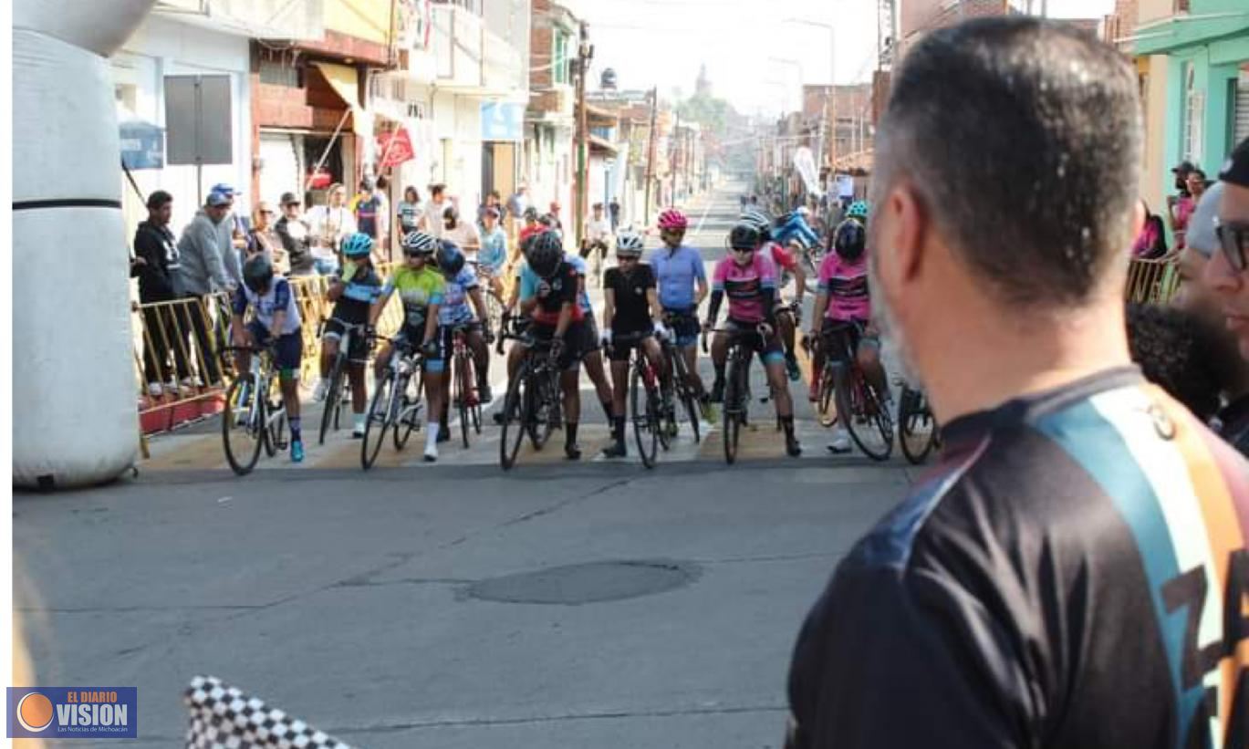 Inician las emocionantes justas ciclistas en honor a Luis 