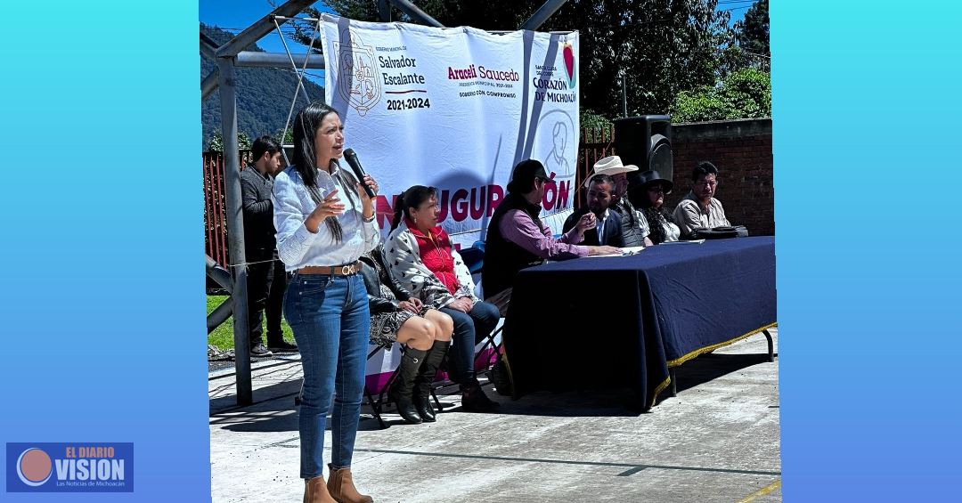 Inaugura Araceli Saucedo aula en Primaria “Vicente Guerrero” de la localidad Felipe de Tzinztun