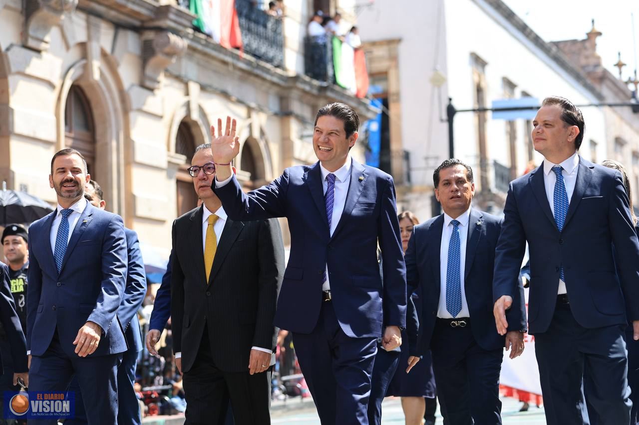 Con desfile cívico militar honran a don José María Morelos y Pavón