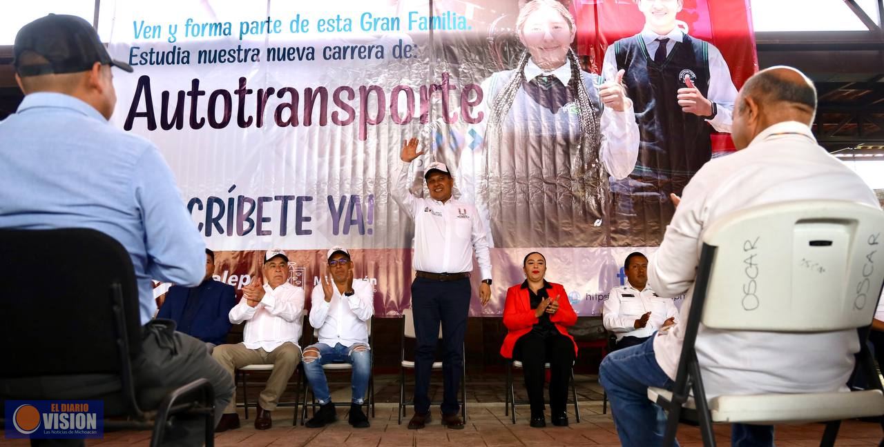 Encabeza Nacho Campos inauguración de la carrera de Autotransporte en Conalep Uruapan