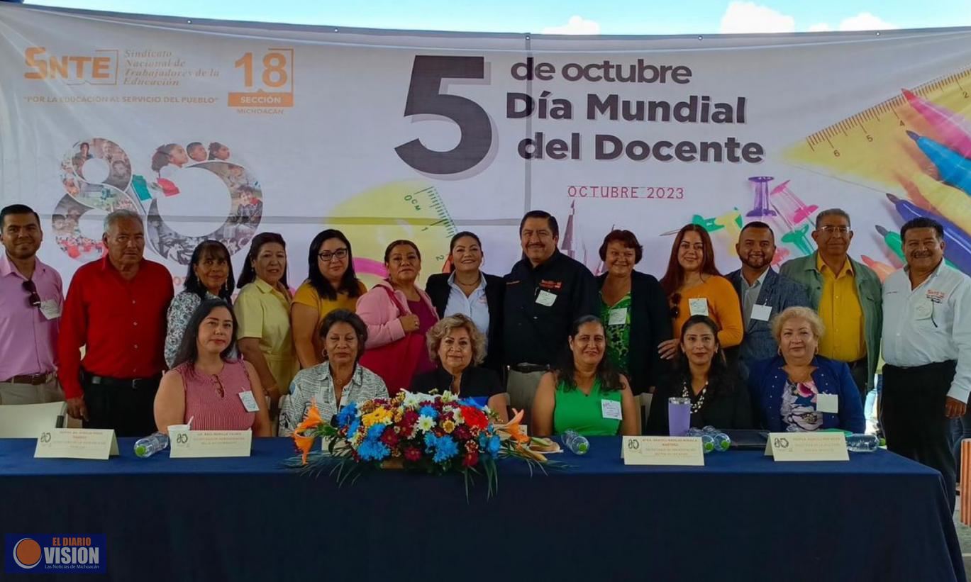 Festeja y reconoce SNTE Michoacán a maestros en el Día Mundial del Docente