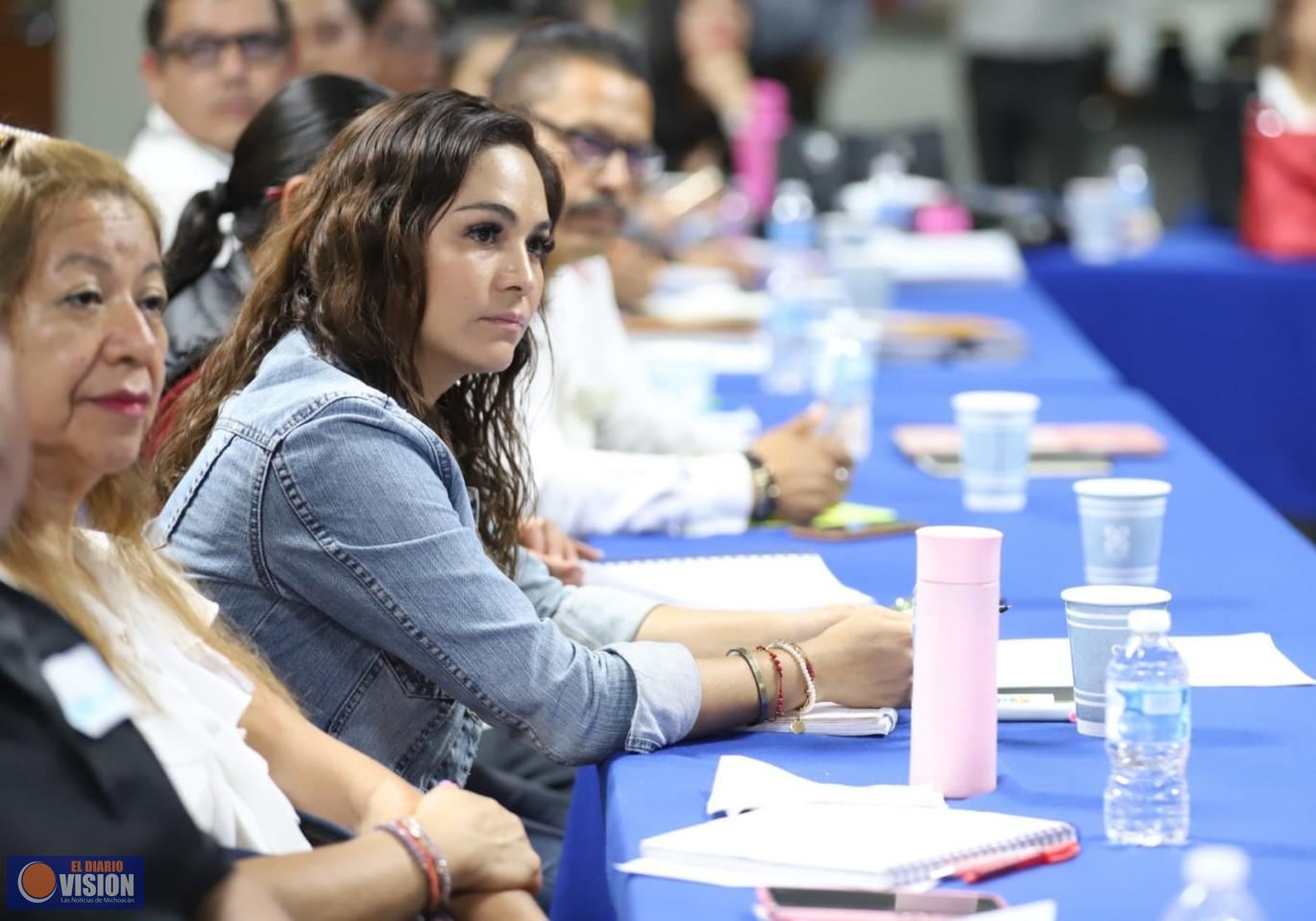 SEE y UNICEF llevan talleres por la paz a docentes de Uruapan