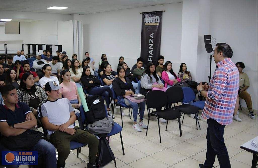 Se reúne Marco Trejo, con líderes y profesionistas de Uruapan, para construir entornos de éxito