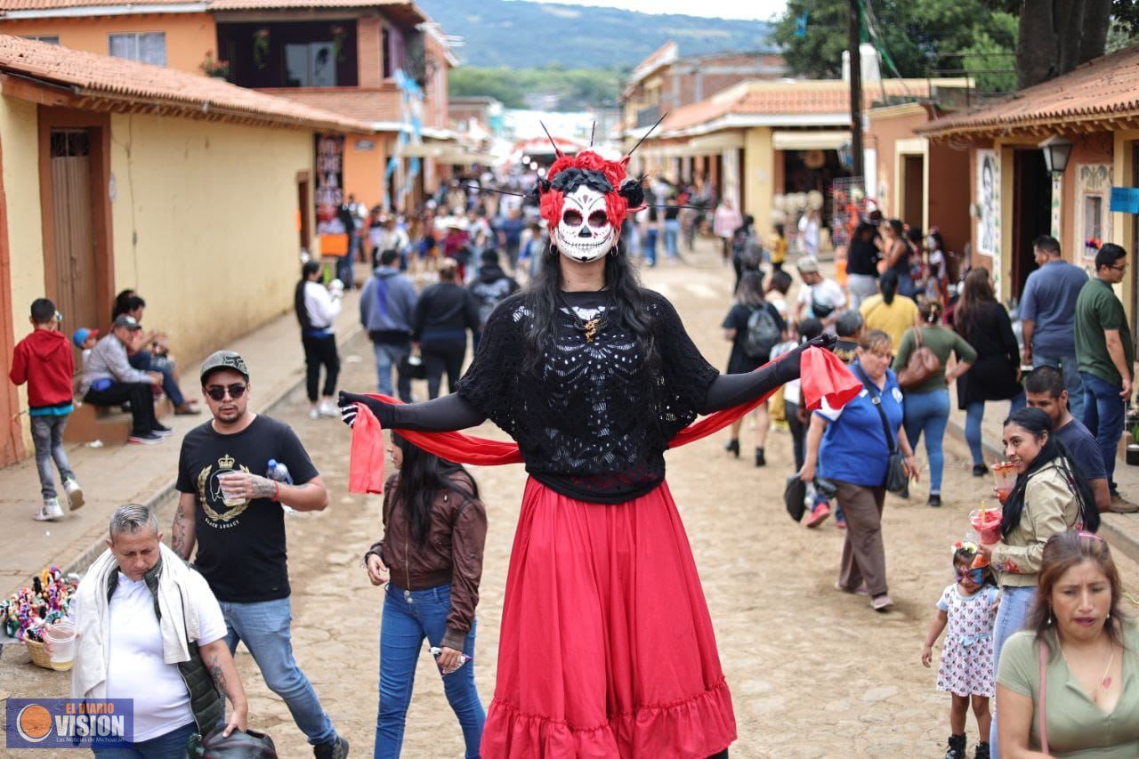 Con fiesta, color, y tradición arrancó la Feria de la Catrina en Capula