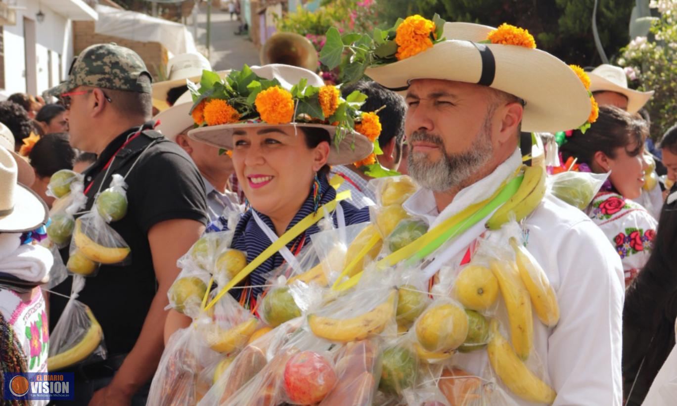 Alcalde León Balbanera asiste a fiestas patronales en la comunidad de Tarejero 