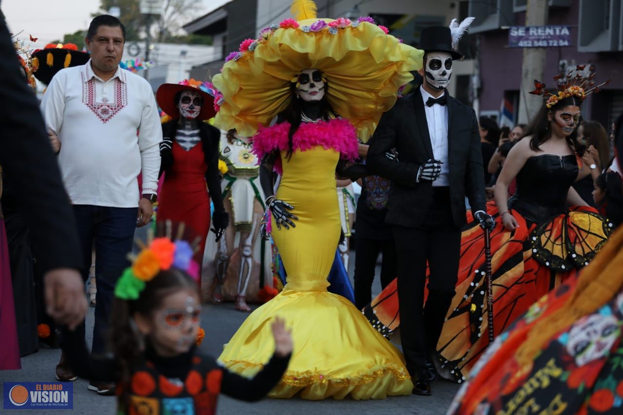 Más de 11 mil personas disfrutaron del primer Desfile de Catrinas y Catrines