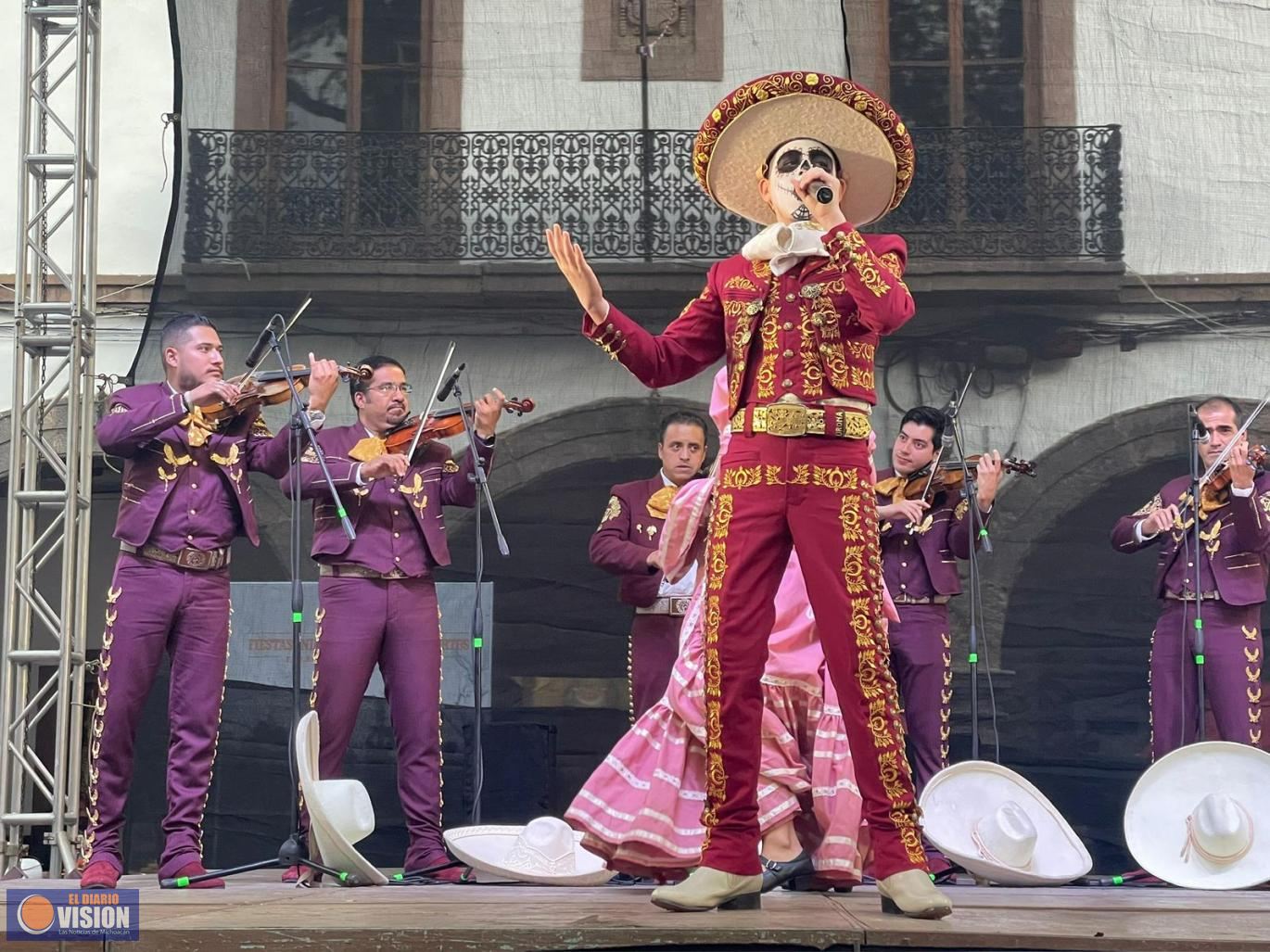 Se presenta con éxito Alexis Sandoval con música tradicional mexicana