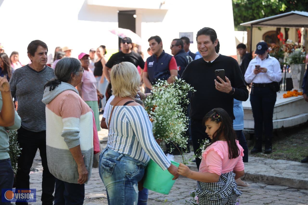 En orden y en un ambiente familiar transcurre el Día de Muertos, en Morelia: Alfonso Martínez