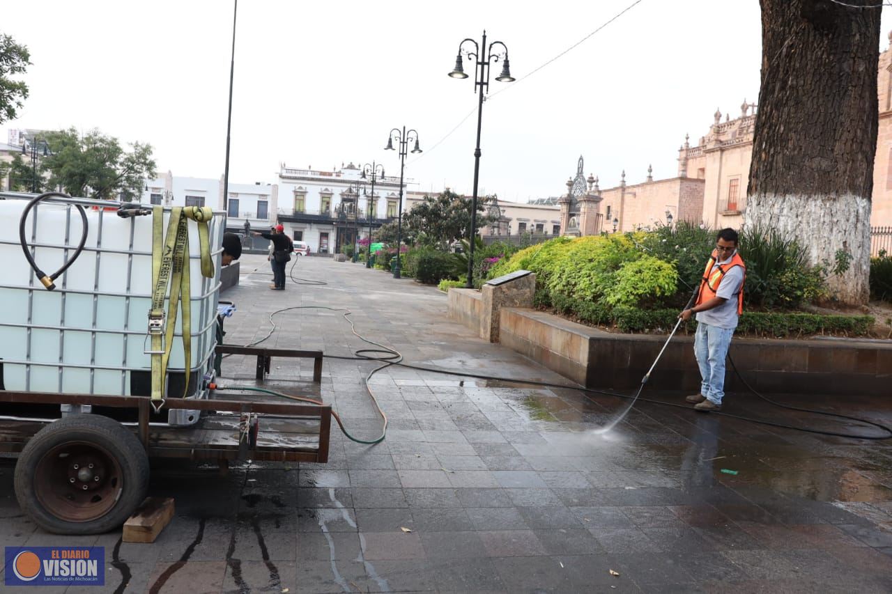 Gobierno de Morelia realiza acciones de limpieza en Plaza Melchor Ocampo