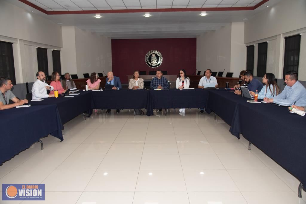 Regidores y secretarios revisan artículos del Reglamento de Justicia Cívica