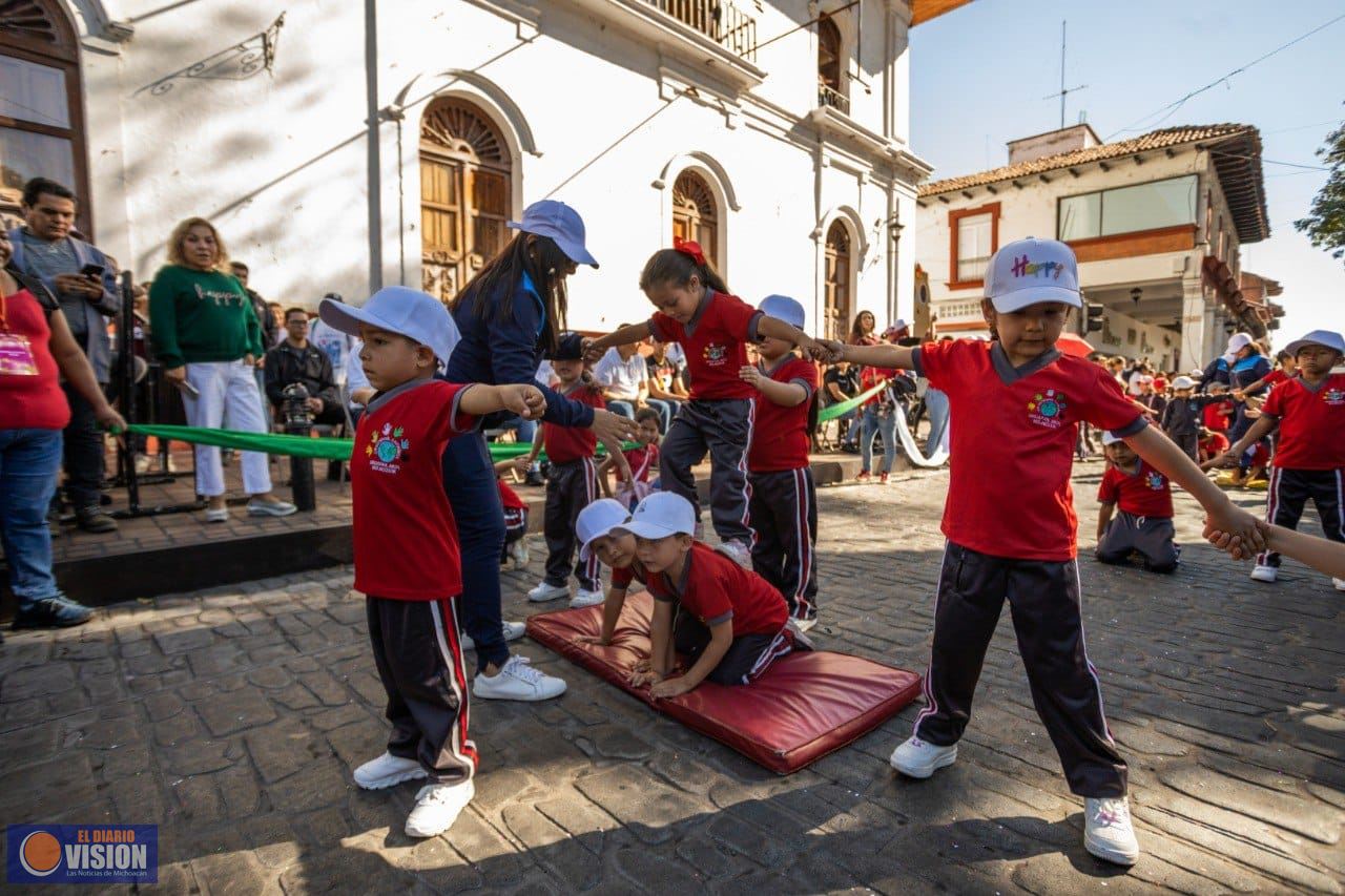 Colorido desfile de preescolar por el 113 aniversario de la Revolución Mexicana 