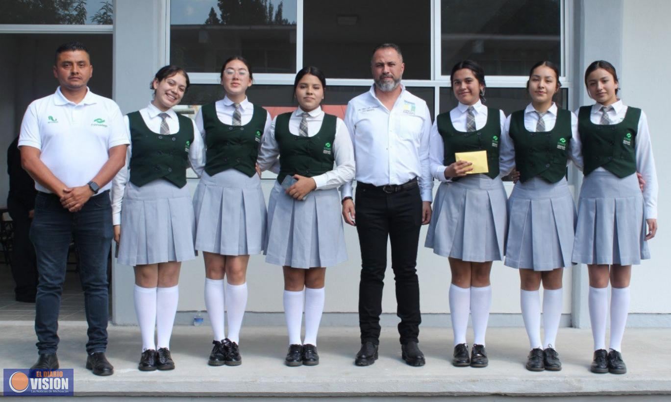 Alcalde Luis Felipe Fortalece el Vínculo con los Jóvenes Zacapenses mediante Apoyos