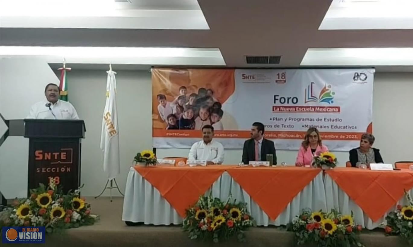 Docentes Michoacanos se Reúnen en Foro 