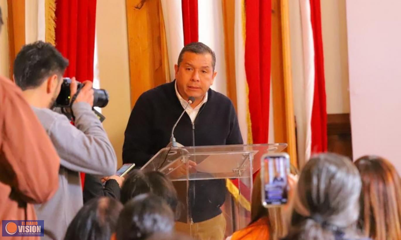 Juan Carlos Barragán apoya instalación de Buzón Naranja en el Congreso del Estado