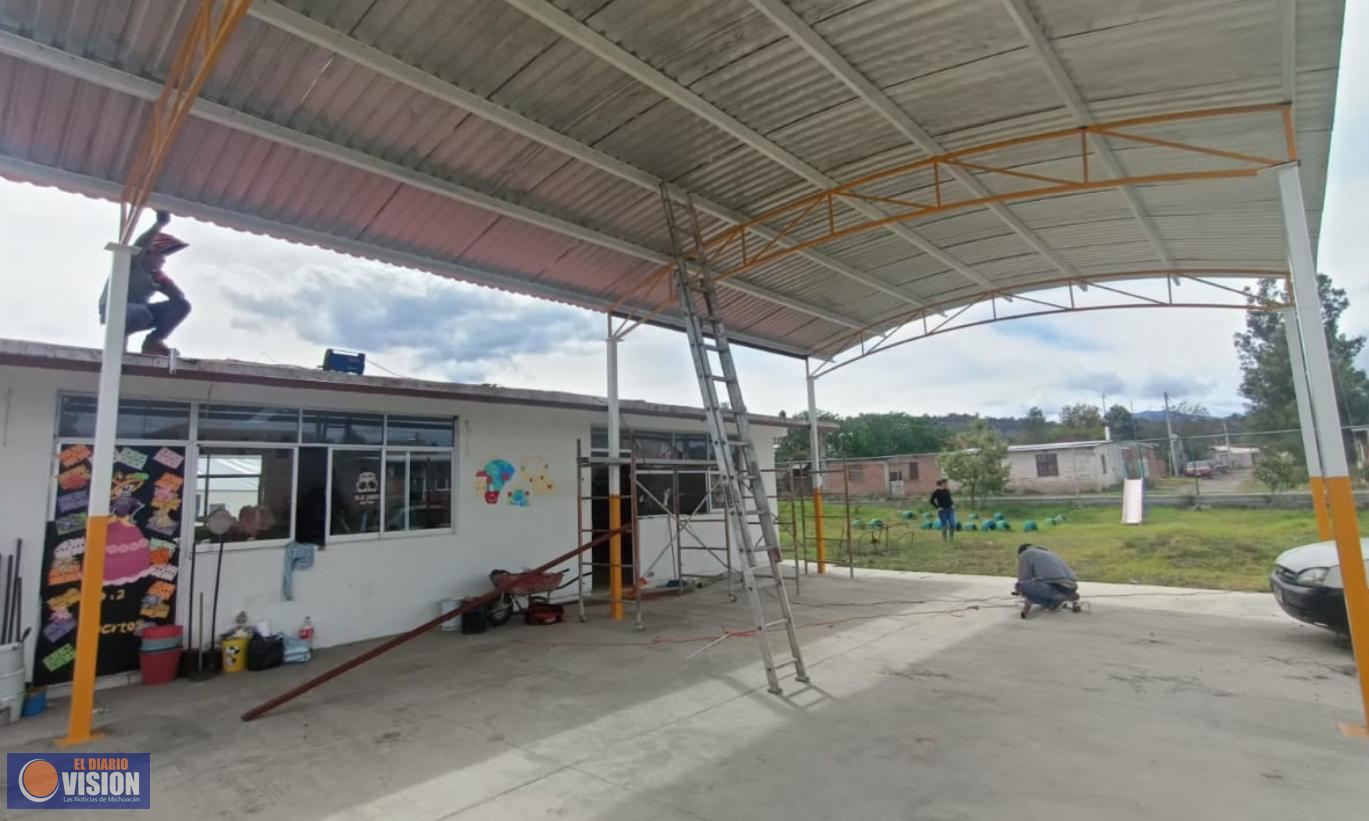 Avanza obra de techumbre en Jardín de Niños Gabriela Mistral en Col. El Paraíso