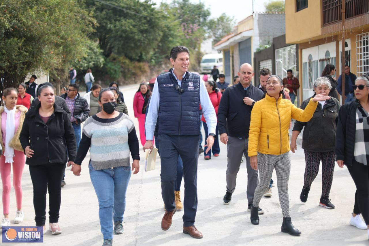 Agradecen vecinas y vecinos a Alfonso Martínez por pavimentación, tras más de 30 años de solicitud