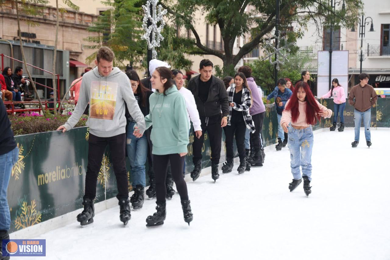 15 mil personas ya disfrutaron de la pista de hielo del Gobierno de Morelia