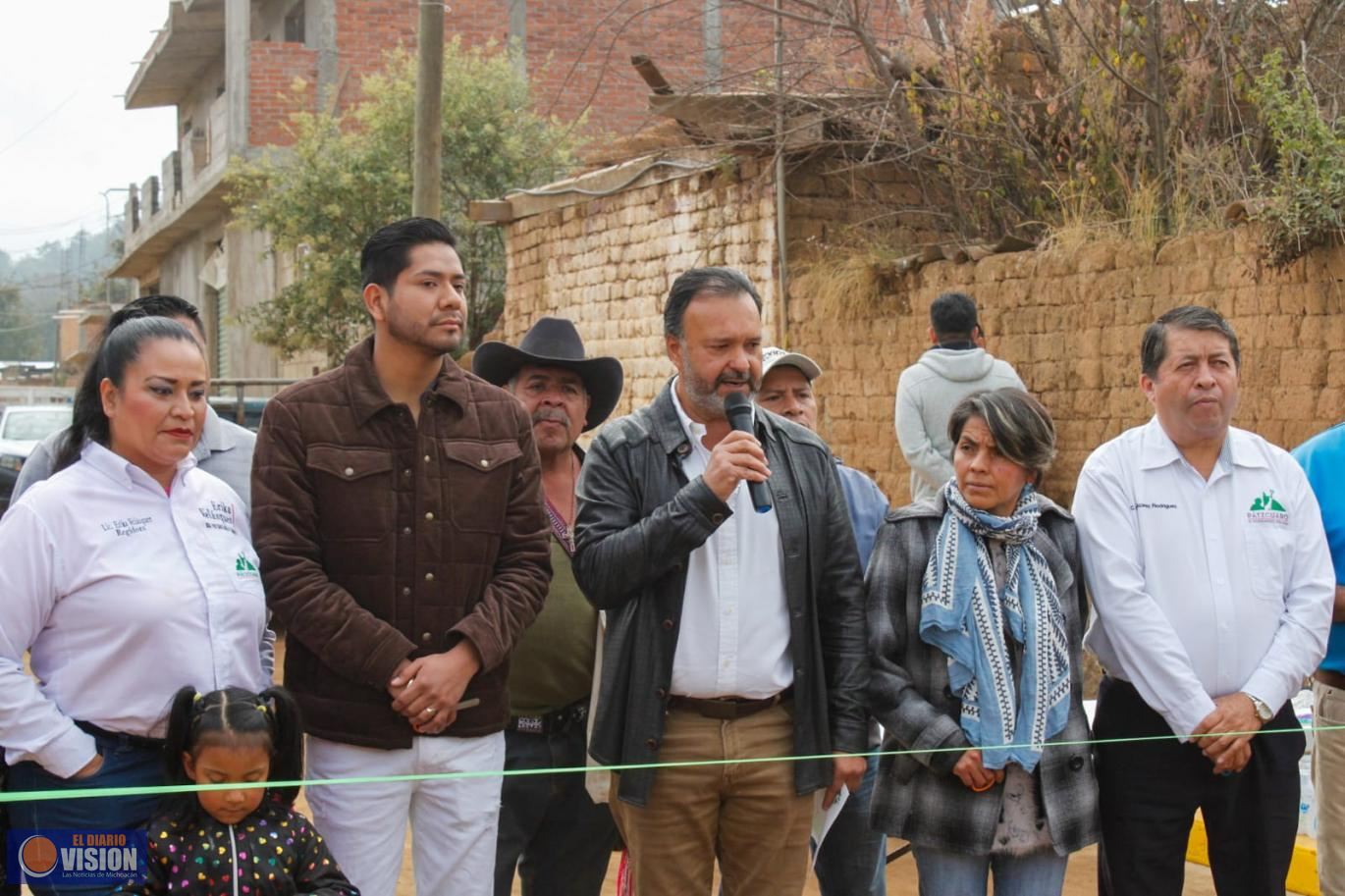 Continua Julio Alberto Arreola con apoyos históricos en Cuanajo