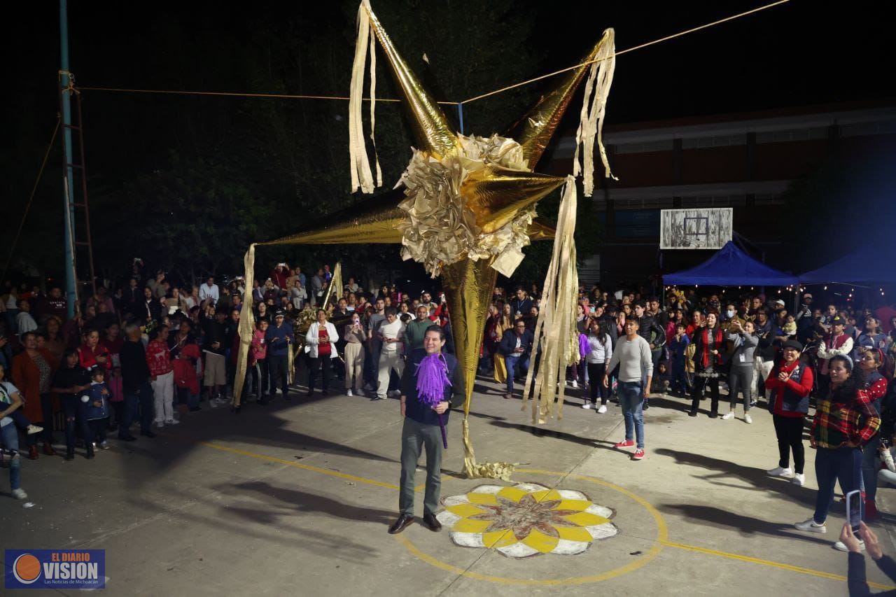 Piñata monumental, aguinaldos y antojitos, en posadas del DIF de Morelia