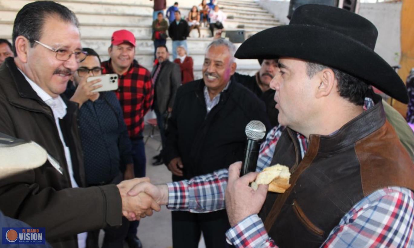 Reginaldo Sandoval y Balta Gaona celebran tradicional festejo de Reyes en Cotzio