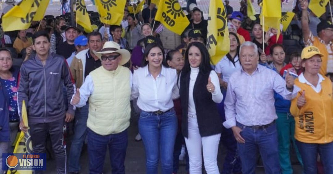 Se reúne Araceli Saucedo Reyes con militancia perredista en Colonia Primo Tapia Oriente de Morelia