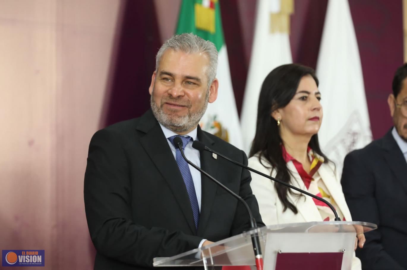 Anuncia Bedolla 326 mil becas Benito Juárez en 2024 en Michoacán