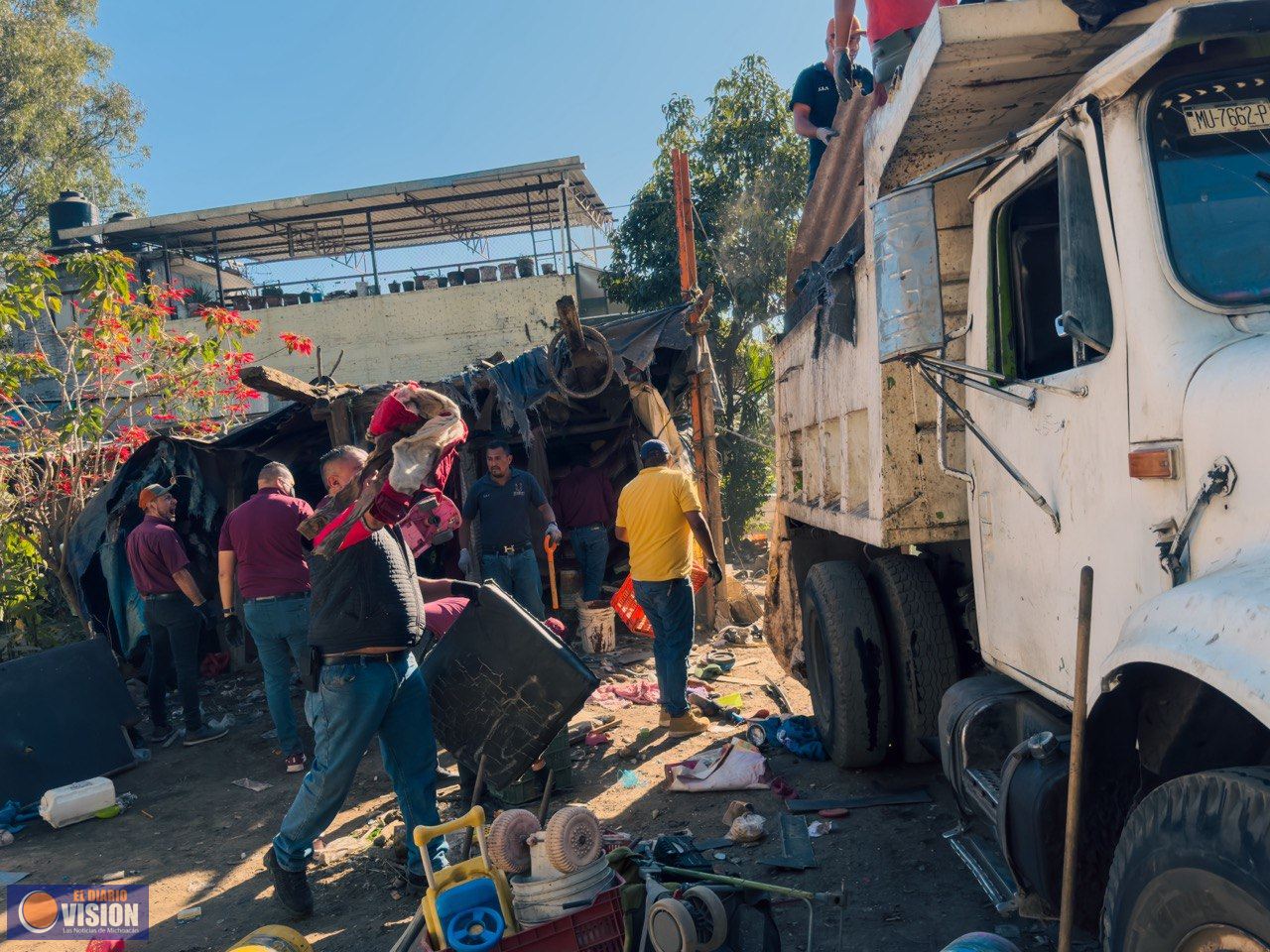 Autoridades municipales retiran invasión en La Cedrera