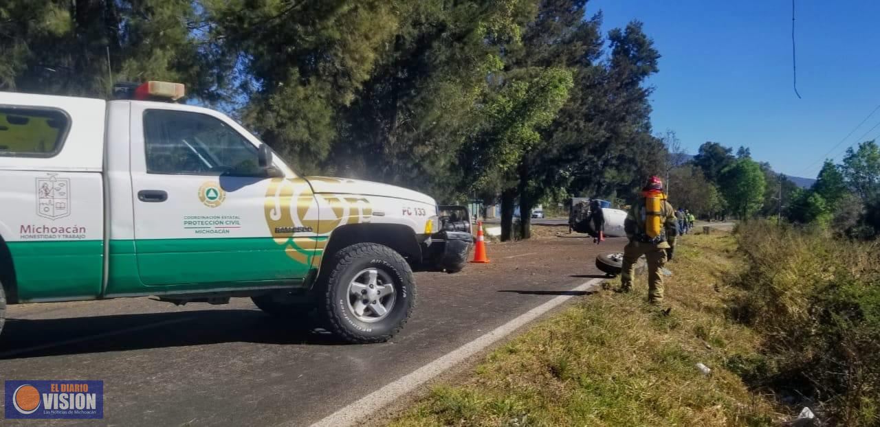 Atiende PC volcadura de pipa en carretera Morelia-Pátzcuaro