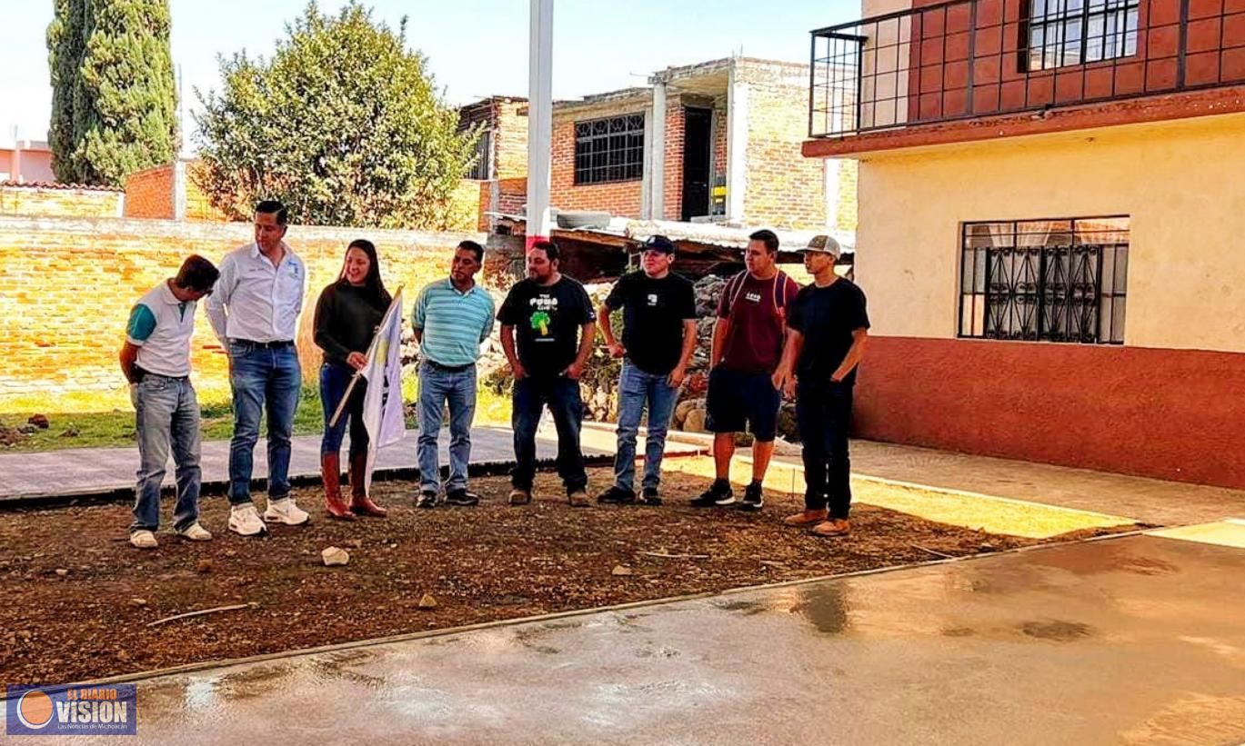 Gobierno de Zacapu rehabilita cancha de usos múltiples en Naranja de Tapia 