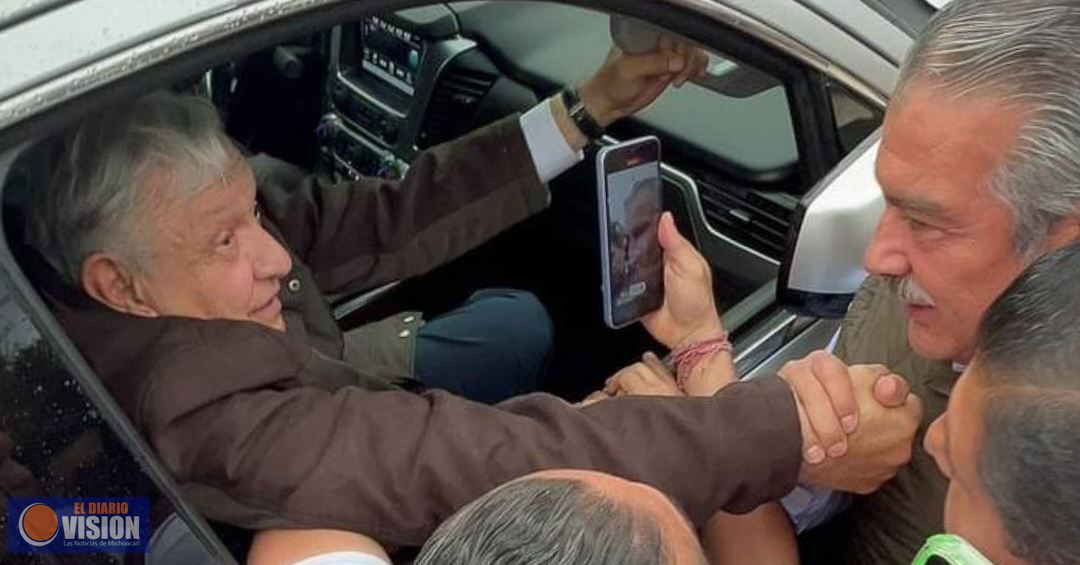 Raúl Morón, recibe la bendición del Presidente López Obrador  