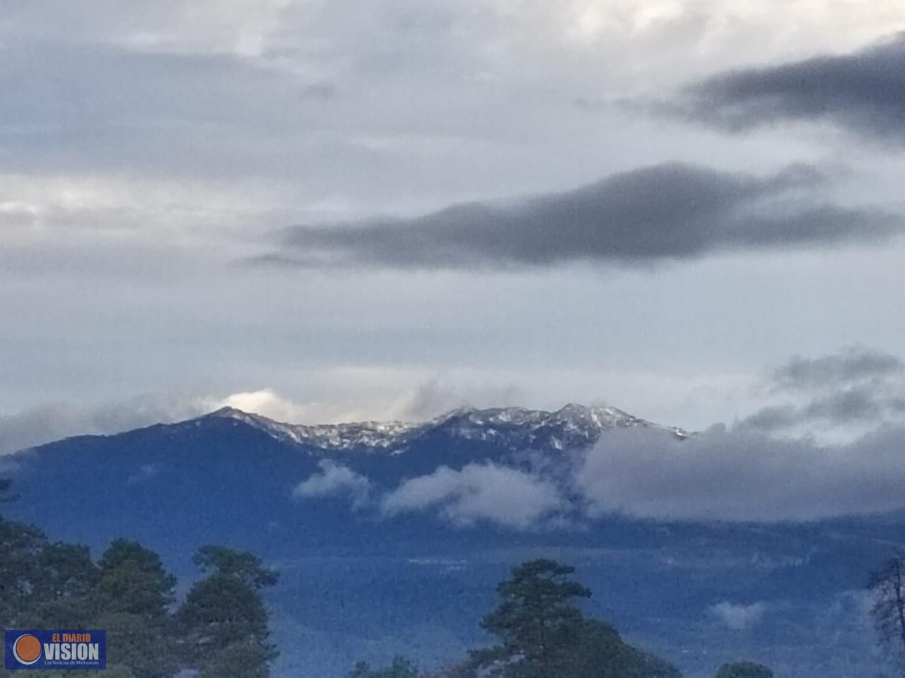 Cae nieve en Pico de Tancítaro; PC pide extremar precauciones