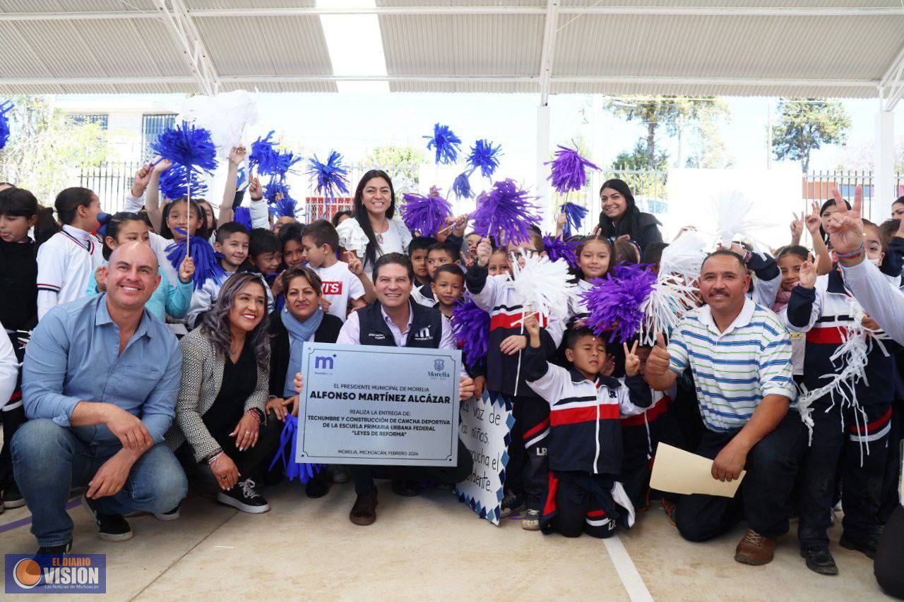 Arranca Alfonso Martínez construcción de techumbres en escuelas de Morelia