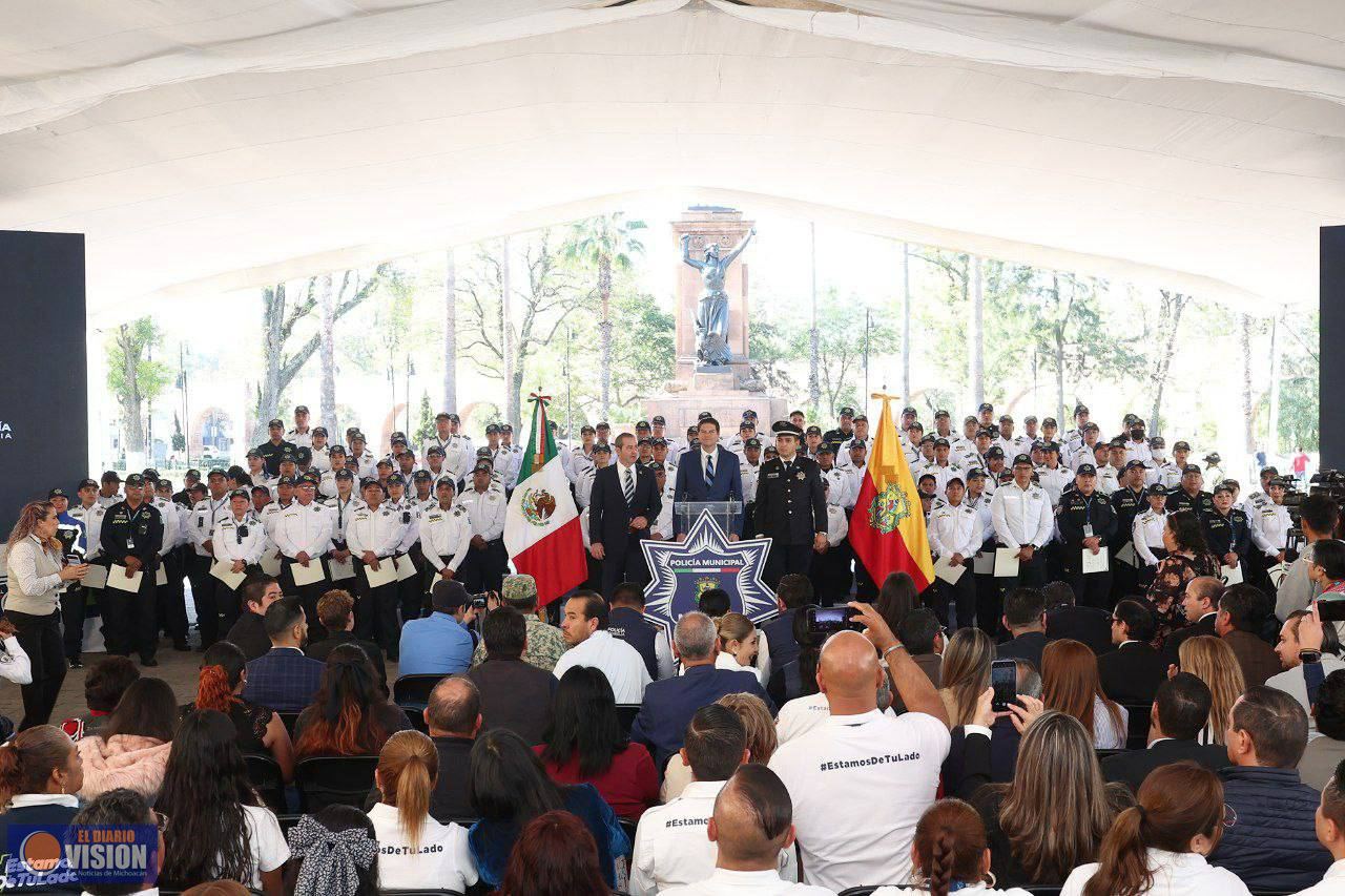 Entrega Alfonso Martínez promociones y ascensos a 144 policías de Morelia