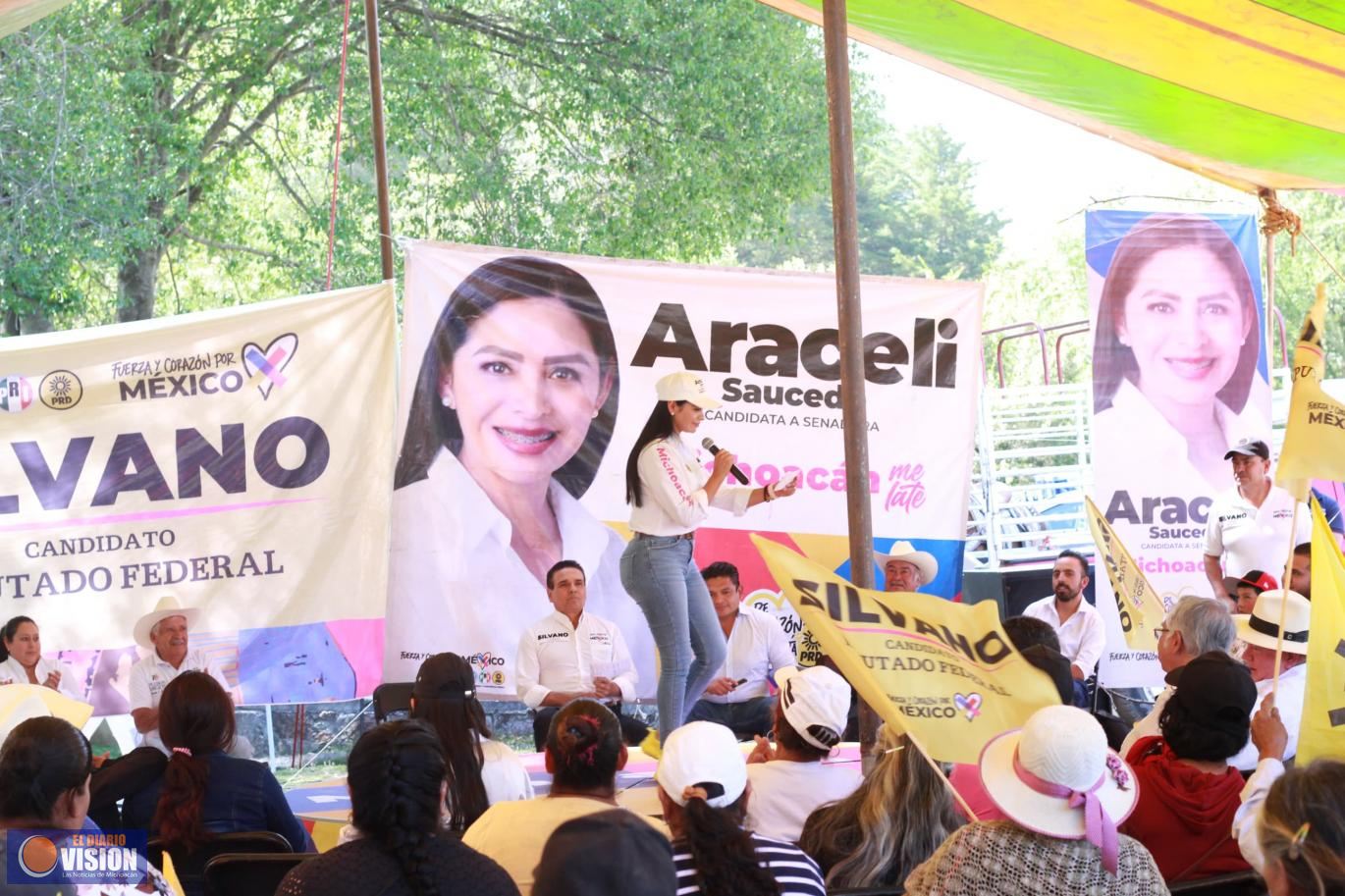 En Tlalpujahua ratifica Araceli Saucedo su compromiso con las y los productores michoacanos