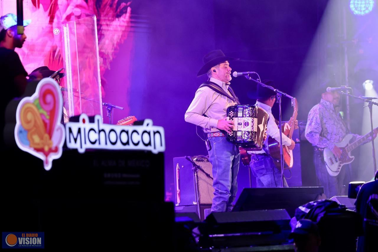 Con más de 25 mil asistentes Intocable da espectacular cierre en  Festival Michoacán de Origen