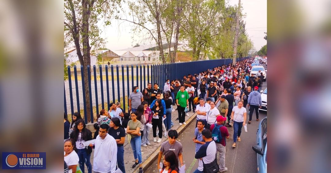 Aspirantes arriban a Ciudad Universitaria desde temprana hora 