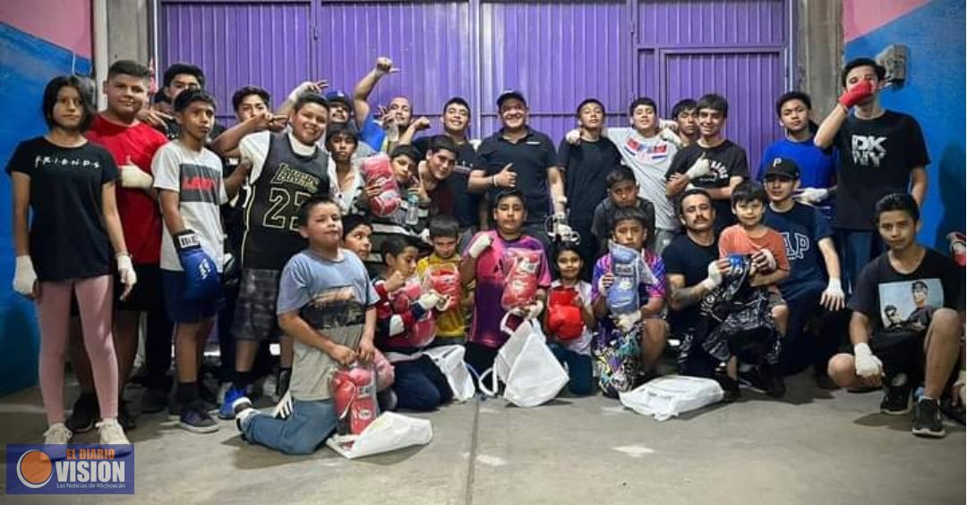 El Doctor Rochín, inaugura Escuela de Boxeo en San Juan Nuevo 