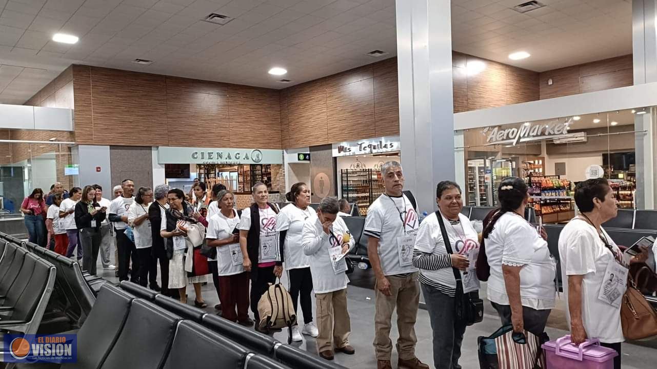 Arriba segundo grupo de Corazones Mensajeros a Los Ángeles, California