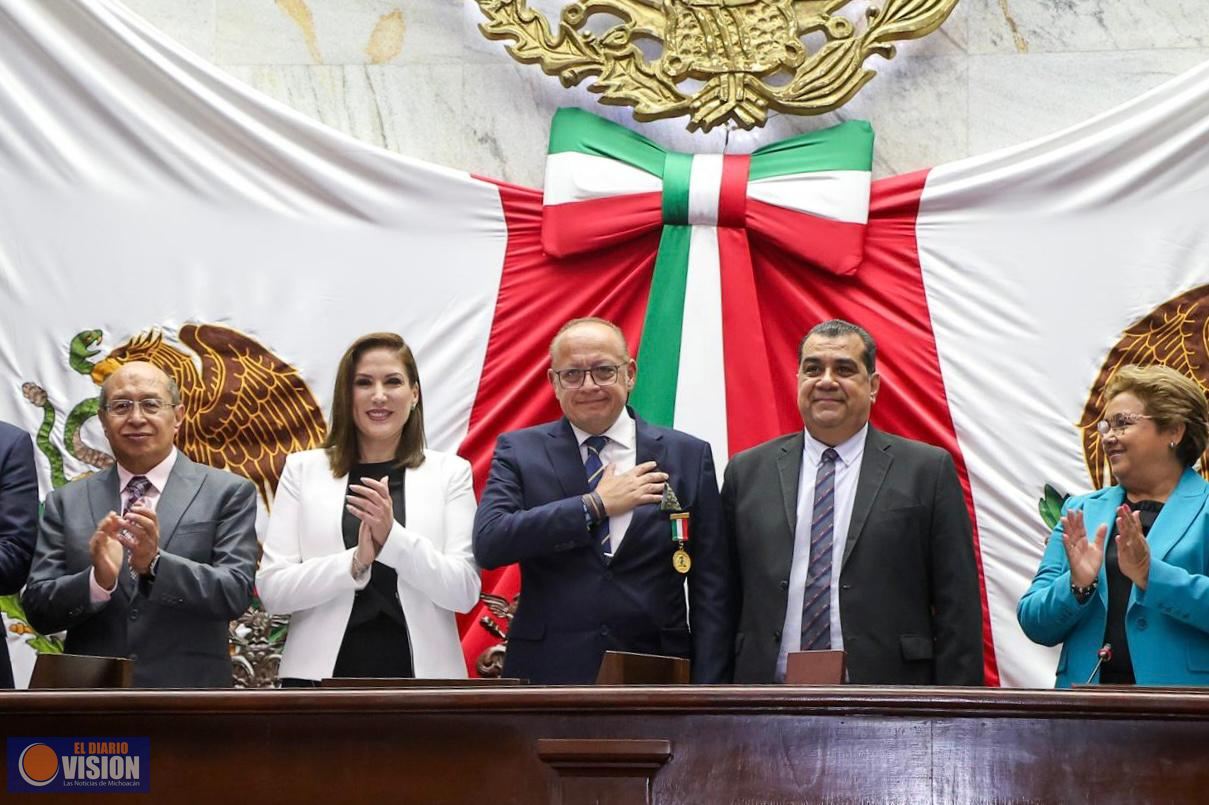 Reconocen a Juan Bosco Martínez y a Nicolás De La Torre con la Condecoración “Melchor Ocampo”