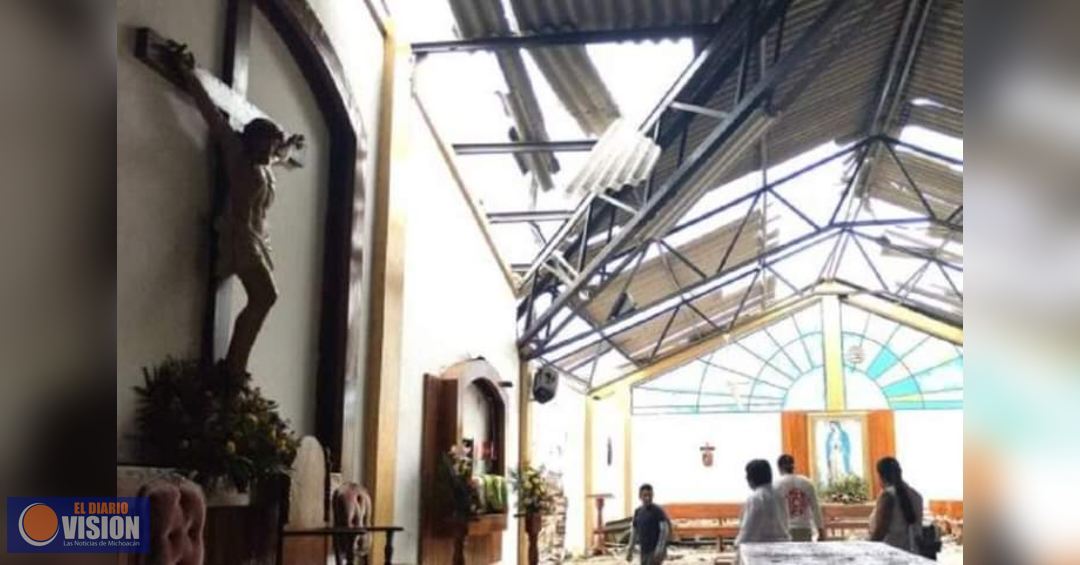 Reportan daños en templo de Coahuayana tras fuerte estallido; presumen uso de drones explosivos
