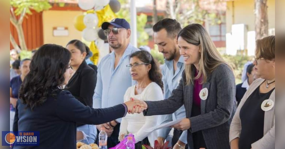 Diputada Daniela de los Santos, madrina de estudiantes en Santiago Undameo