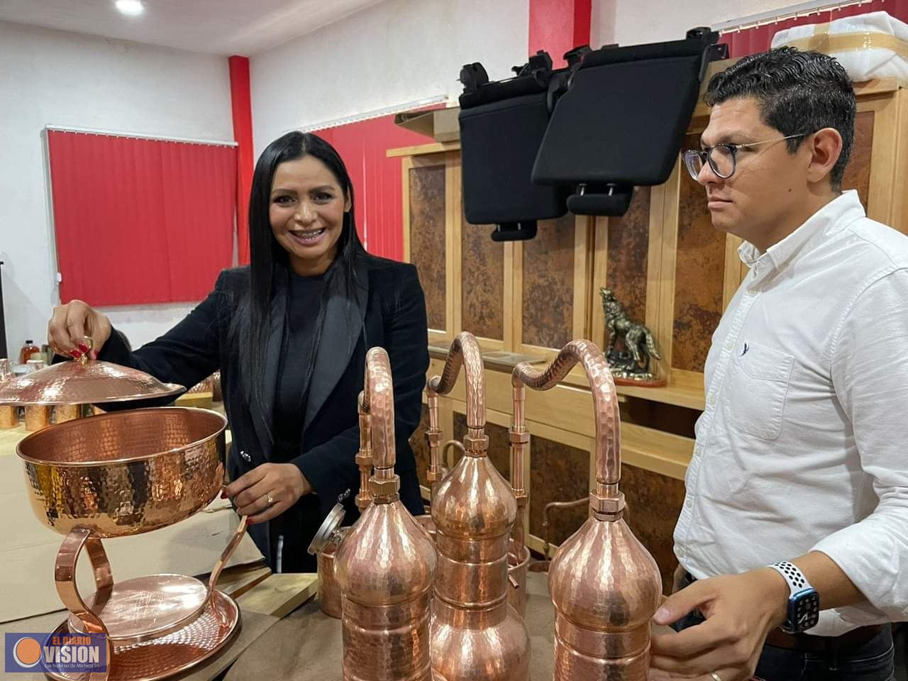 Celebra Araceli Saucedo  reconocimiento internacional de las artesanías de Santa Clara del Cobre