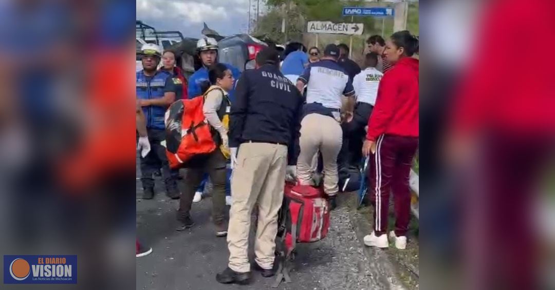 Gobierno de Michoacán atiende a lesionados en accidente de carretera Morelia-México