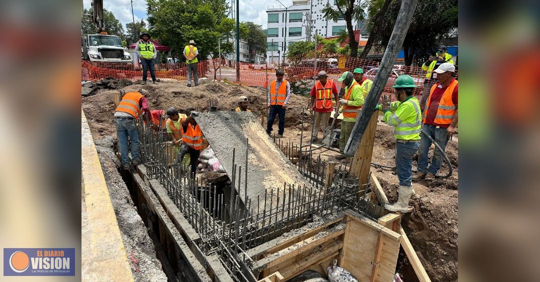 Rehabilita SCOP colector tras socavón en avenida Camelinas de Morelia