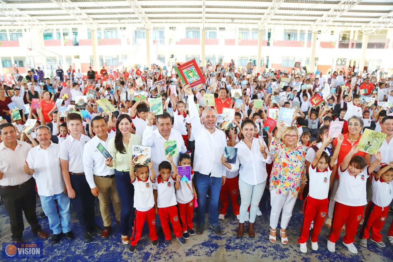 Bedolla fomenta la lectura con 400 mil libros en escuelas de Michoacán